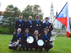 1. místo, Mistrovství světa v lovu ryb na umělou mušku 2014, Česká republika. Vítězné družstvo České republiky. V jednotlivcích vybojoval titul mistra světa Luboš Roza.